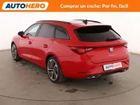 Usado Seat Leon FR 150 CV (110 kW) 2020 Rojo Familiar