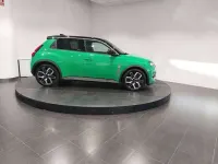 Usado Renault 5 E-Tech Techno 110 kW (150 CV) 2025 Verde Berlina