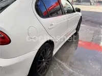 Usado Seat Leon Sport 110 CV (80 kW) 2001 Blanco Utilitario