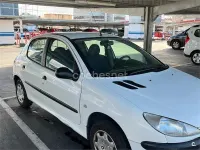 Usado Peugeot 206 75 CV (55 kW) 2000 Blanco Berlina