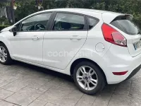 Usado Ford Fiesta Titanium 95 CV (69 kW) 2015 Blanco Utilitario