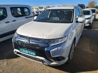 Usado Mitsubishi Outlander P-HEV Motion 224 CV (164 kW) 2020 Blanco SUV