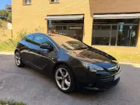 Usado Opel Astra GTC Sportive 130 CV (95 kW) 2014 Negro Berlina