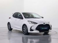 Usado Toyota Yaris Hybrid Style 75 CV (55 kW) 2022 Blanco Berlina