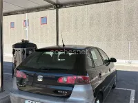 Usado Seat Ibiza Fresh 100 CV (73 kW) 2005 Negro Utilitario
