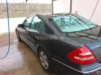 Usado Mercedes E240 Avantgarde 177 CV (130 kW) 2003 Azul Berlina