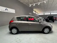 Usado Hyundai i20 Base 85 CV (62 kW) 2013 Beige Utilitario