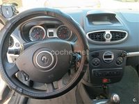 Usado Renault Clio GrandTour Authentique 68 CV (50 kW) 2011 Gris / plata Familiar