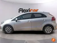 Usado Kia Rio 84 CV (61 kW) 2017 Gris Utilitario