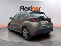 Usado Toyota Yaris Hybrid Active 116 CV (85 kW) 2025 Marrón Berlina