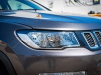 Usado Jeep Compass Sport 140 CV (102 kW) 2019 Gris / plata SUV