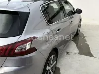 Usado Peugeot 308 Allure 120 CV (88 kW) 2016 Gris / plata Berlina