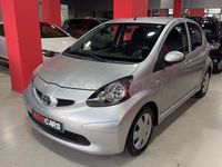 Usado Toyota Aygo 68 CV (50 kW) 2008 Gris / plata Utilitario
