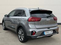 Usado Kia Niro 141 CV (103 kW) 2022 Gris / plata SUV