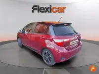 Usado Toyota Yaris Active 111 CV (81 kW) 2017 Rojo