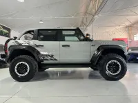 Usado Ford Bronco Outer Banks 335 CV (246 kW) 2023 Gris / plata SUV