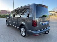 Usado VW Caddy Maxi Comfortline 150 CV (110 kW) 2018 Gris / plata Monovolumen