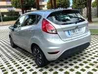 Usado Ford Fiesta Trend 82 CV (60 kW) 2013 Gris / plata Berlina