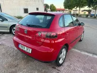 Usado Seat Ibiza 100 CV (73 kW) 2005 Rojo Utilitario