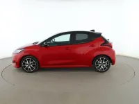 Usado Toyota Yaris Plus 116 CV (85 kW) 2022 Rojo Utilitario