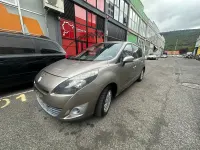 Usado Renault Grand Scénic II Dynamique 130 CV (95 kW) 2009 Beige Monovolumen