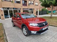 Usado Dacia Sandero Stepway 90 CV (66 kW) 2013 Granate Berlina