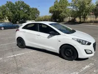Usado Hyundai i30 110 CV (80 kW) 2016 Blanco Berlina