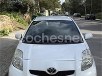 Usado Toyota Yaris Live 69 CV (50 kW) 2011 Blanco Utilitario