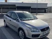 Usado Ford Focus Trend 115 CV (84 kW) 2006 Gris / plata Berlina