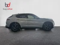 Usado Alfa Romeo Stelvio Sprint 160 CV (117 kW) 2022 Gris / plata SUV