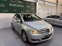 Usado Mercedes B180 Sport Edition 109 CV (80 kW) 2010 Gris / plata Monovolumen
