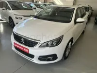 Usado Peugeot 308 SW Active 130 CV (95 kW) 2018 Blanco Familiar