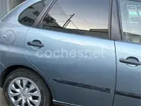 Usado Seat Ibiza Fresh 75 CV (55 kW) 2005 Violeta / lila Utilitario
