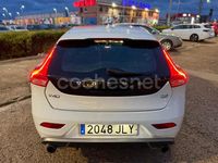 Usado Volvo V40 R-Design Momentum 120 CV (88 kW) 2016 Blanco Berlina