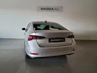 Usado Skoda Octavia Style 204 CV (150 kW) 2022 Gris plata Berlina