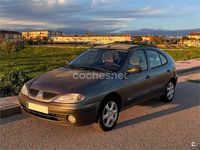 Usado Renault Mégane 80 CV (58 kW) 2001 Gris / plata Berlina