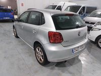 Usado VW Polo Advance 85 CV (62 kW) 2009 Gris / plata Utilitario