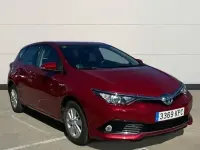 Usado Toyota Auris Advance 136 CV (100 kW) 2018 Rojo