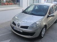Usado Renault Clio II Privilege 85 CV (62 kW) 2006 Beige Berlina