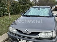 Usado Renault Laguna 95 CV (69 kW) 1996 Gris / plata Berlina