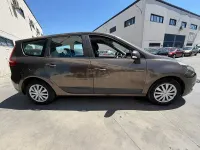 Usado Renault Grand Scénic Expression 110 CV (80 kW) 2010 Beige Monovolumen