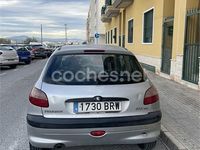Usado Peugeot 206 70 CV (51 kW) 2002 Gris / plata Berlina