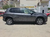 Usado Peugeot 2008 Style 100 CV (73 kW) 2018 Gris / plata SUV