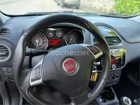 Usado Fiat Punto Easy 69 CV (50 kW) 2014 Negro Utilitario