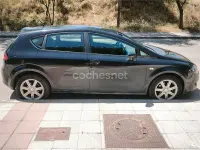Usado Seat Leon Stylance 105 CV (77 kW) 2007 Negro Utilitario