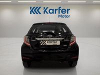 Usado Toyota Yaris Hybrid Active 100 CV (73 kW) 2012 Negro Berlina