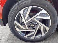 Usado Hyundai i20 100 CV (73 kW) 2025 Rojo dragón Utilitario