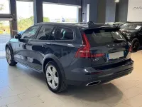 Usado Volvo V60 CC Momentum 190 CV (139 kW) 2019 Azul Familiar