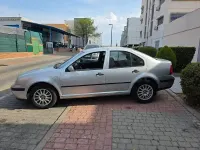 Usado VW Bora Trendline 110 CV (80 kW) 2003 Gris / plata Berlina