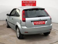 Usado Ford Fiesta Ambiente 70 CV (51 kW) 2004 Gris / plata Utilitario
